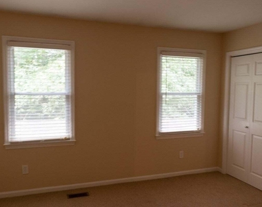 1 Forest Glen Drive - Photo Thumbnail 17