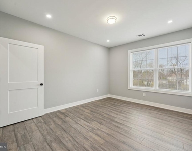 2421 Bristol Road - Photo Thumbnail 8