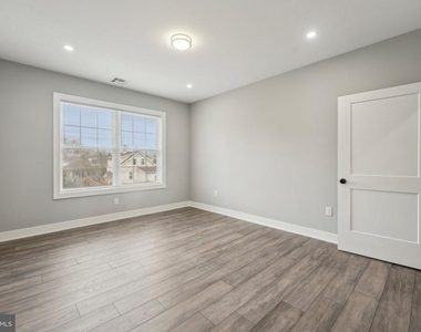 2421 Bristol Road - Photo Thumbnail 13