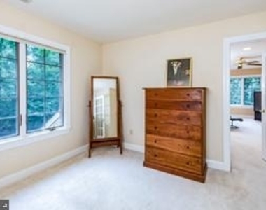 35 Pettit Place - Photo Thumbnail 14