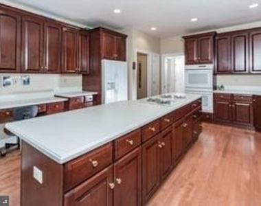 35 Pettit Place - Photo Thumbnail 8