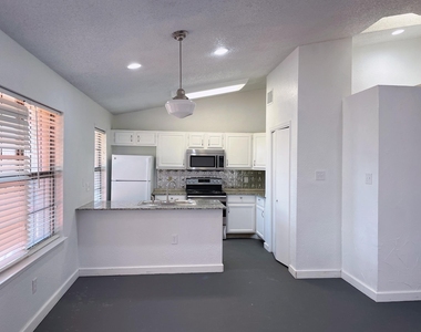 21107 Highland Lake Dr - Photo Thumbnail 1