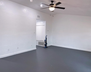 21107 Highland Lake Dr - Photo Thumbnail 2