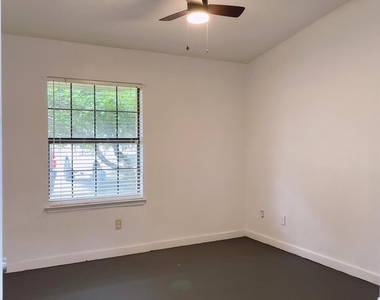 21107 Highland Lake Dr - Photo Thumbnail 3