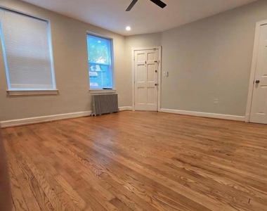 4044 7th Street Ne - Photo Thumbnail 4