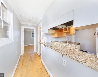 300 Oklahoma Avenue Ne - Photo Thumbnail 8