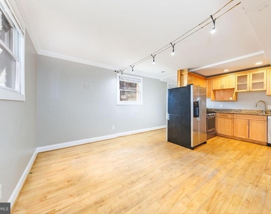 300 Oklahoma Avenue Ne - Photo Thumbnail 2