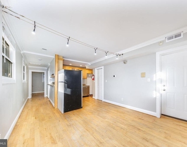 300 Oklahoma Avenue Ne - Photo Thumbnail 5