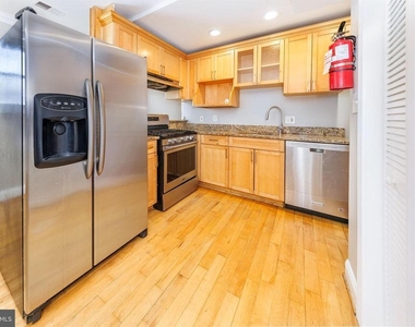 300 Oklahoma Avenue Ne - Photo Thumbnail 6
