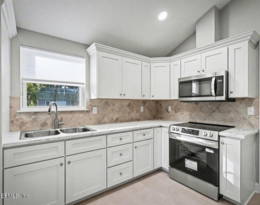 2210 Shepard Street - Photo Thumbnail 13