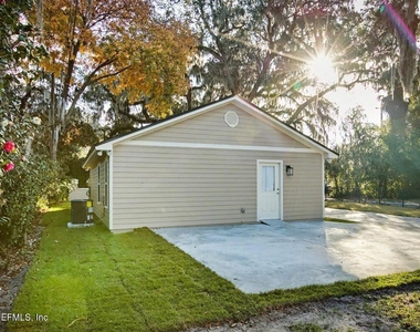 2210 Shepard Street - Photo Thumbnail 8