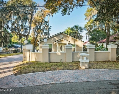 2210 Shepard Street - Photo Thumbnail 2