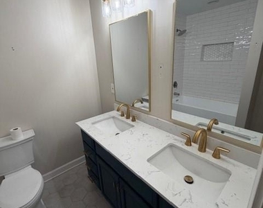 102 Lexington Parke Drive - Photo Thumbnail 7
