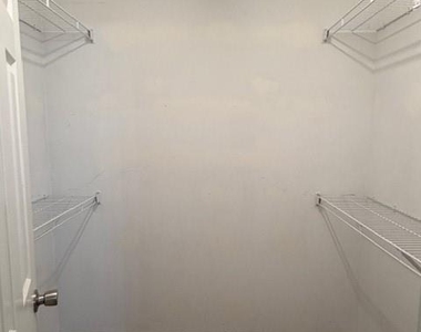 102 Lexington Parke Drive - Photo Thumbnail 4