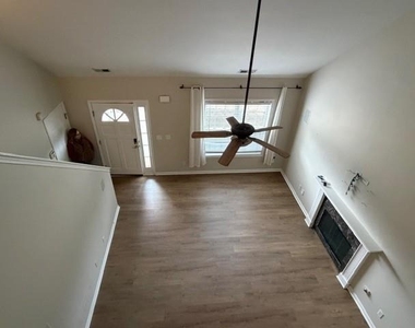 102 Lexington Parke Drive - Photo Thumbnail 19