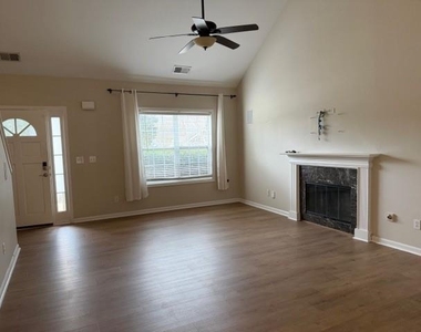 102 Lexington Parke Drive - Photo Thumbnail 2