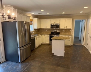 102 Lexington Parke Drive - Photo Thumbnail 9