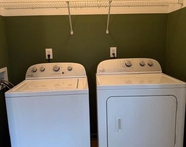 102 Lexington Parke Drive - Photo Thumbnail 12