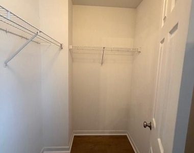 102 Lexington Parke Drive - Photo Thumbnail 16