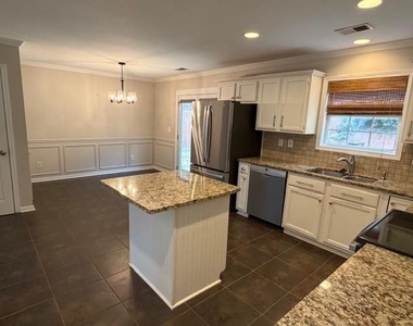 102 Lexington Parke Drive - Photo Thumbnail 8