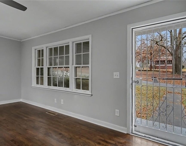 725 Matilda Place Nw - Photo Thumbnail 2