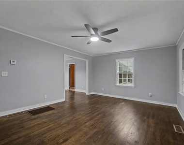 725 Matilda Place Nw - Photo Thumbnail 3
