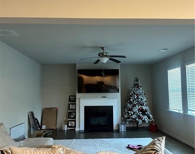7226 Gladstone Circle - Photo Thumbnail 4