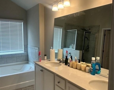 7226 Gladstone Circle - Photo Thumbnail 9