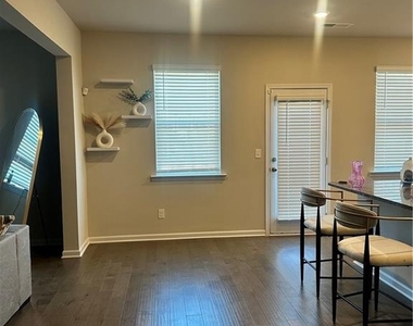 7226 Gladstone Circle - Photo Thumbnail 2