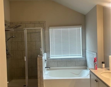 7226 Gladstone Circle - Photo Thumbnail 8