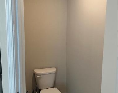 7226 Gladstone Circle - Photo Thumbnail 5