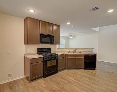 14616 Wheeler Drive - Photo Thumbnail 4