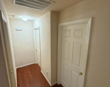 17719 Scarlett Falls Lane - Photo Thumbnail 15