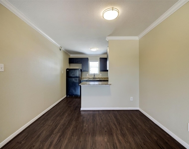 2006 W 43rd Street - Photo Thumbnail 5