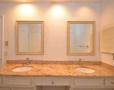 2822 River Birch Drive - Photo Thumbnail 9