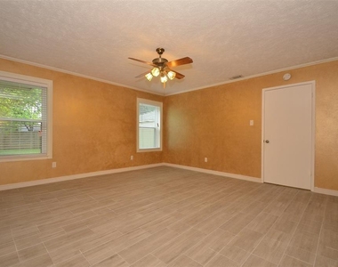2822 River Birch Drive - Photo Thumbnail 7