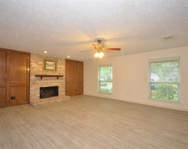 2822 River Birch Drive - Photo Thumbnail 5