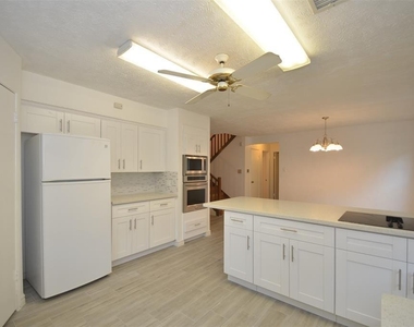 2822 River Birch Drive - Photo Thumbnail 3