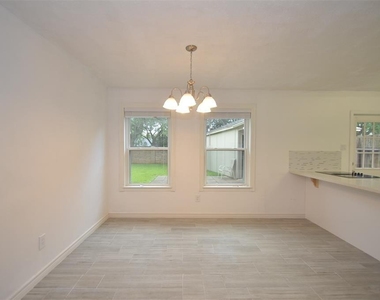 2822 River Birch Drive - Photo Thumbnail 6