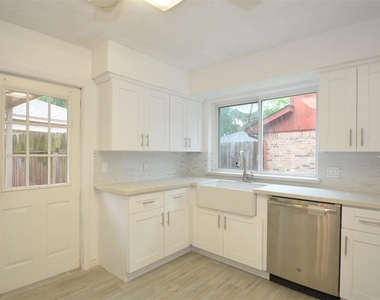 2822 River Birch Drive - Photo Thumbnail 2