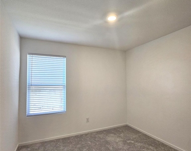 3132 Sunset Glory Drive - Photo Thumbnail 14