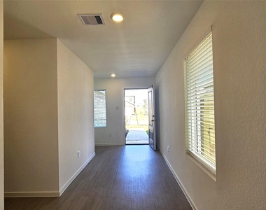 3132 Sunset Glory Drive - Photo Thumbnail 5