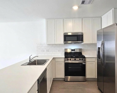 3132 Sunset Glory Drive - Photo Thumbnail 7