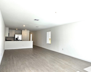3132 Sunset Glory Drive - Photo Thumbnail 10