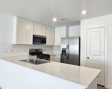 3132 Sunset Glory Drive - Photo Thumbnail 6