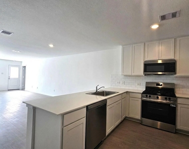 3132 Sunset Glory Drive - Photo Thumbnail 8