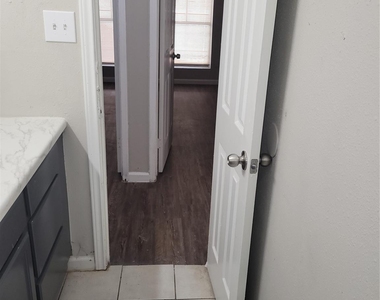 7200 W T C Jester Boulevard - Photo Thumbnail 8