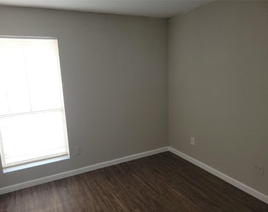7200 W T C Jester Boulevard - Photo Thumbnail 17