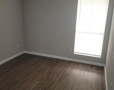 7200 W T C Jester Boulevard - Photo Thumbnail 18