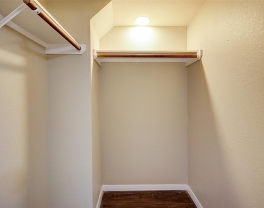 2006 W 43rd Street - Photo Thumbnail 8